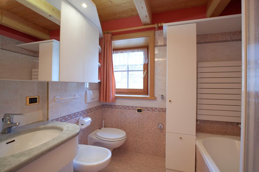 Baita Miralago Livigno Chambre photo
